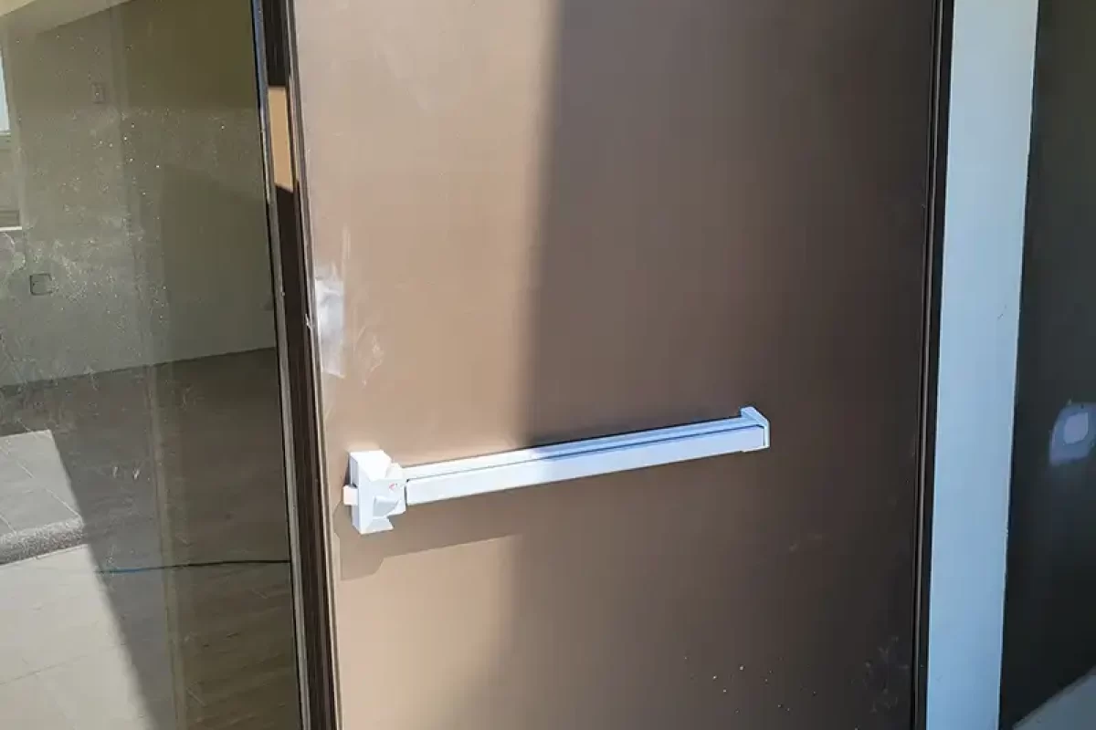 門窗醫美-台北家具改色-新北門窗改色-台北鋁門窗烤漆-新北鋁門窗烤漆_projects_大門修復_04